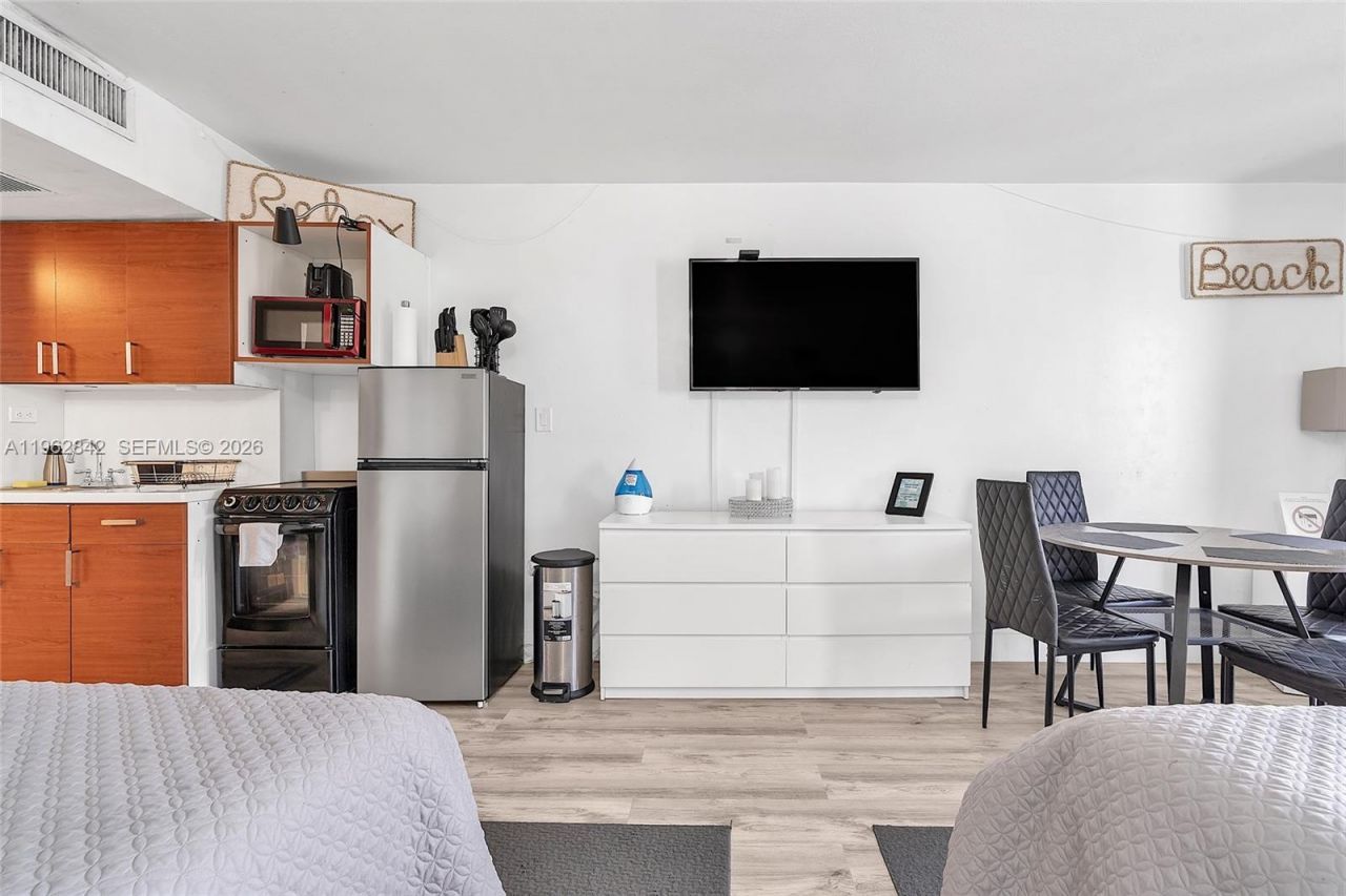 19201 Collins Ave , Unit 439, Sunny Isles Beach, FL 33160 Photo