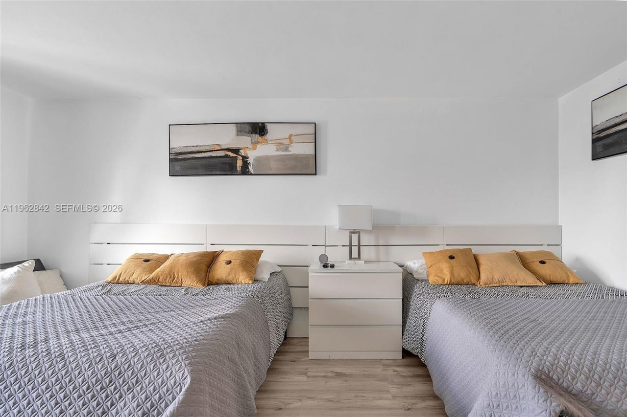 19201 Collins Ave , Unit 439, Sunny Isles Beach, FL 33160 Photo