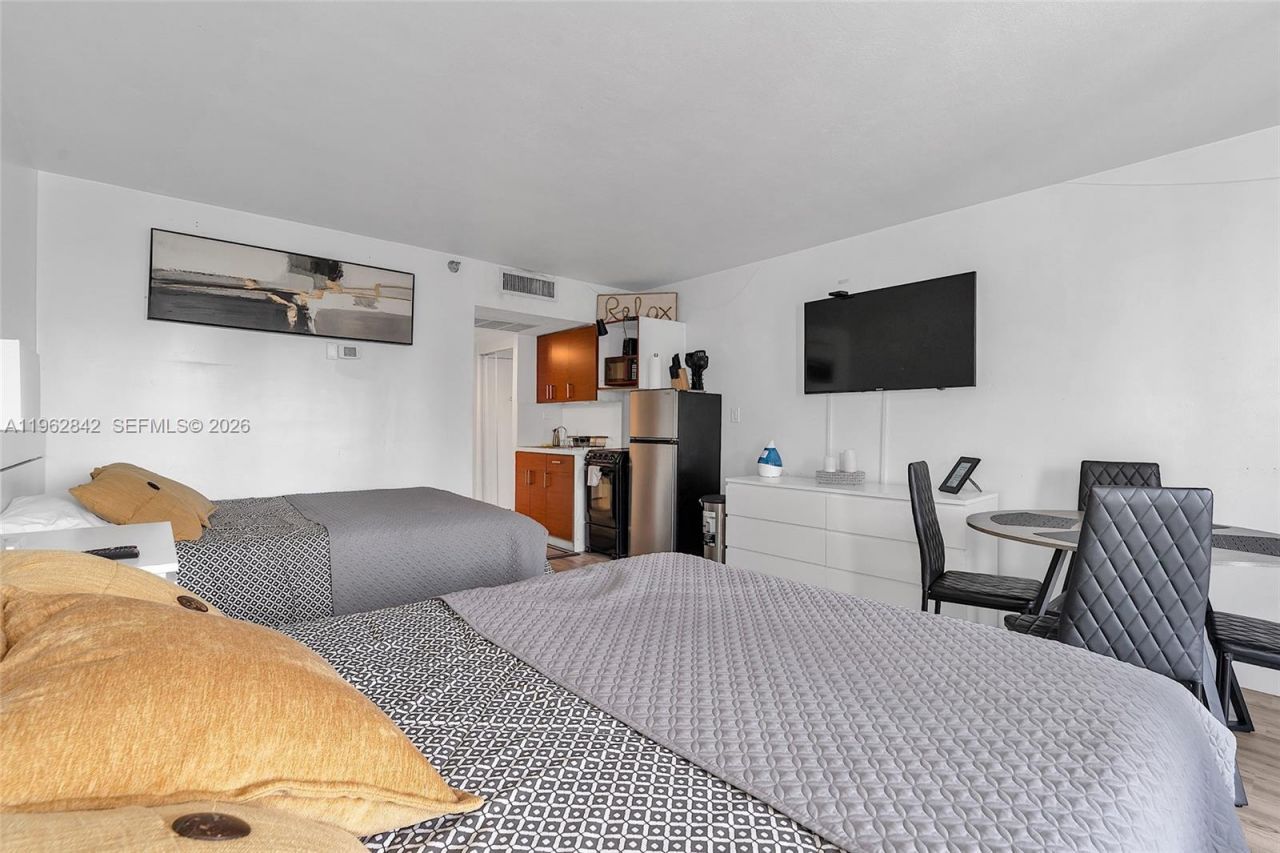 19201 Collins Ave , Unit 439, Sunny Isles Beach, FL 33160 Photo