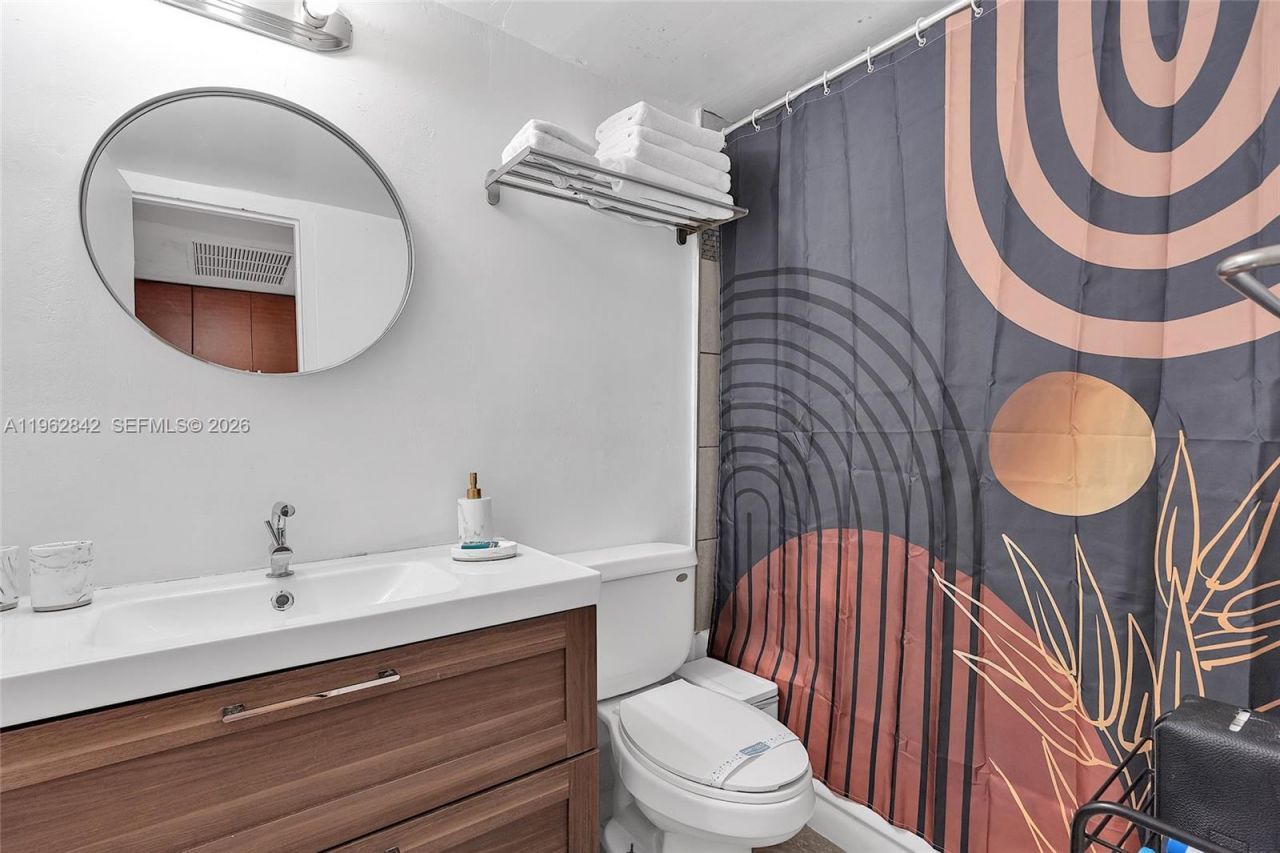 19201 Collins Ave , Unit 439, Sunny Isles Beach, FL 33160 Photo