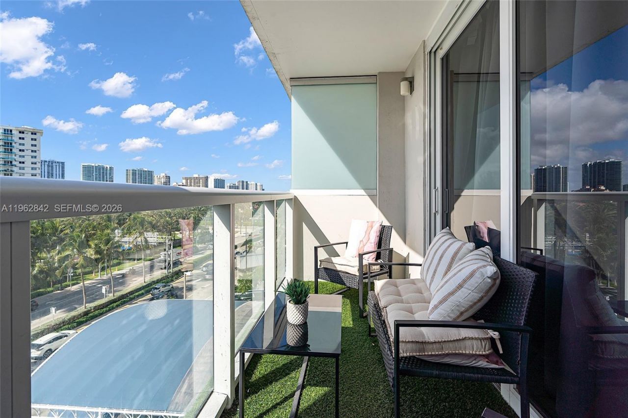 19201 Collins Ave , Unit 439, Sunny Isles Beach, FL 33160 Photo