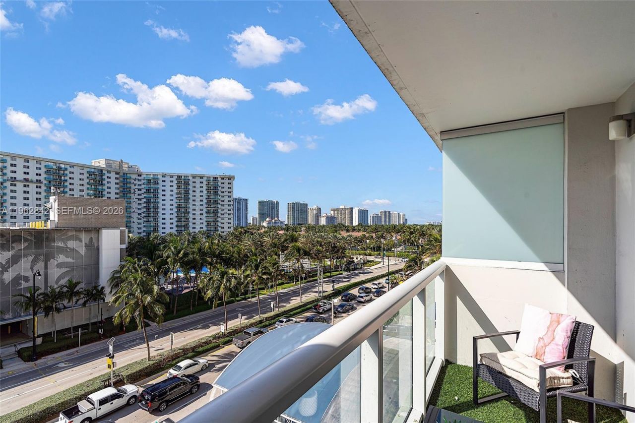 19201 Collins Ave , Unit 439, Sunny Isles Beach, FL 33160 Photo