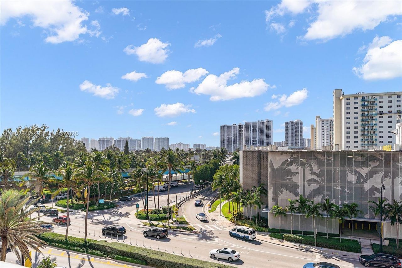 19201 Collins Ave , Unit 439, Sunny Isles Beach, FL 33160 Photo