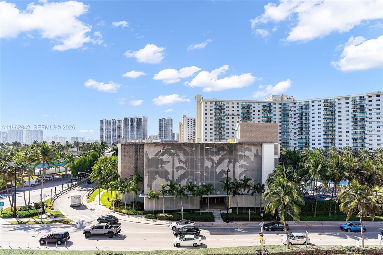 19201 Collins Ave , Unit 439, Sunny Isles Beach, FL 33160 Photo