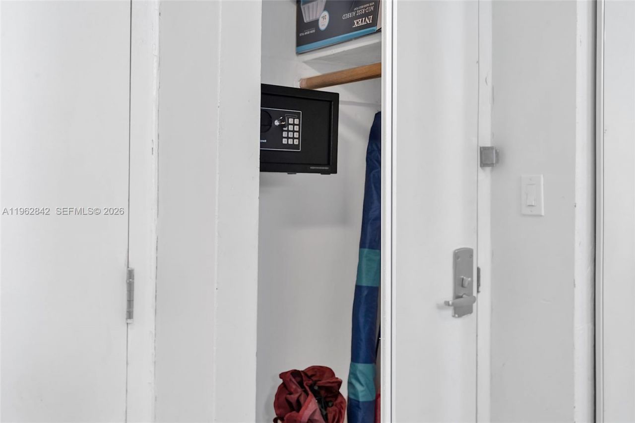 19201 Collins Ave , Unit 439, Sunny Isles Beach, FL 33160 Photo