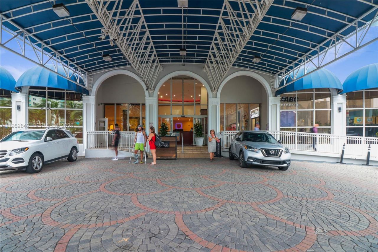 19201 Collins Ave , Unit 439, Sunny Isles Beach, FL 33160 Photo