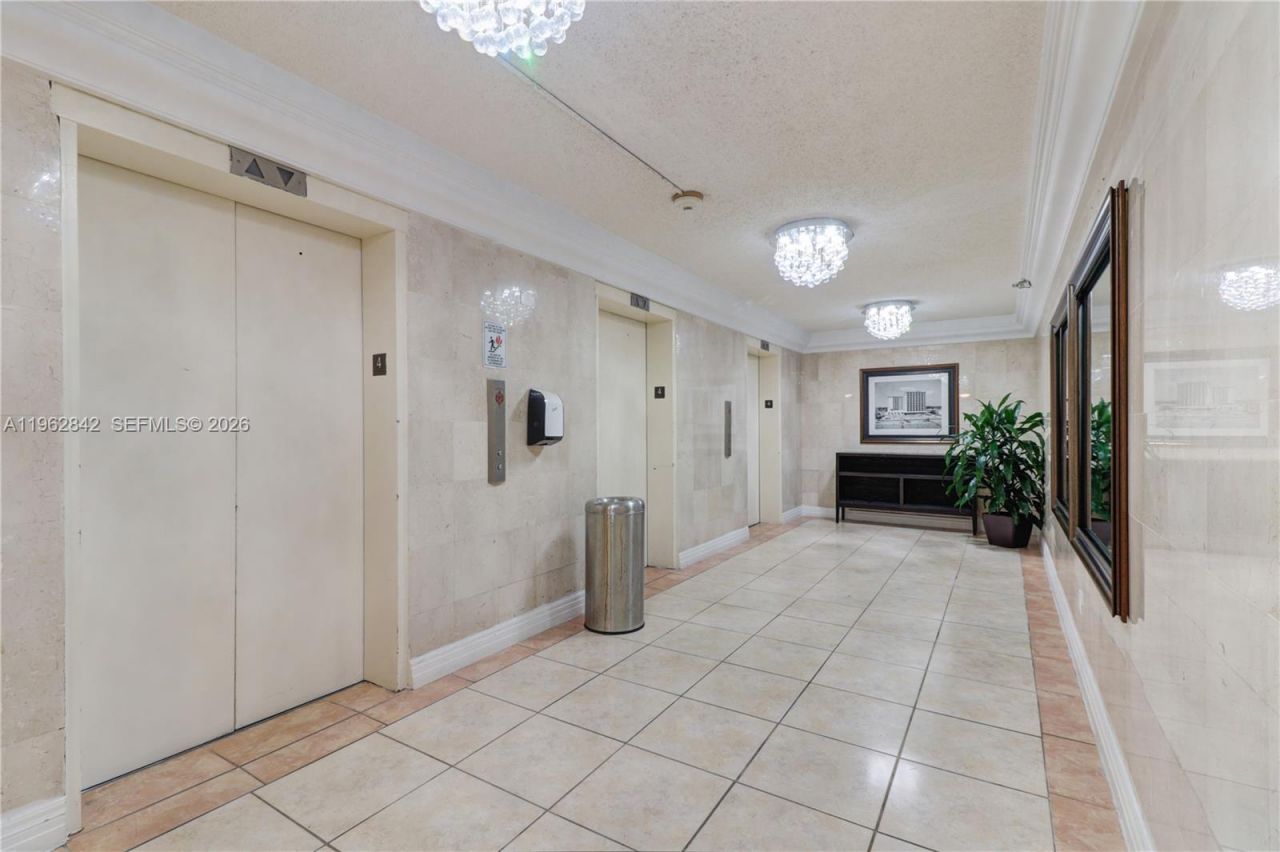 19201 Collins Ave , Unit 439, Sunny Isles Beach, FL 33160 Photo