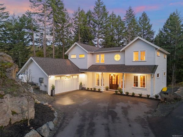 1727 Mary Pl, Highlands, BC V9B 6E7