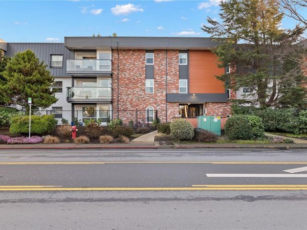 1725 Cedar Hill Cross Rd, Unit 206, Saanich, BC V8P 2P8