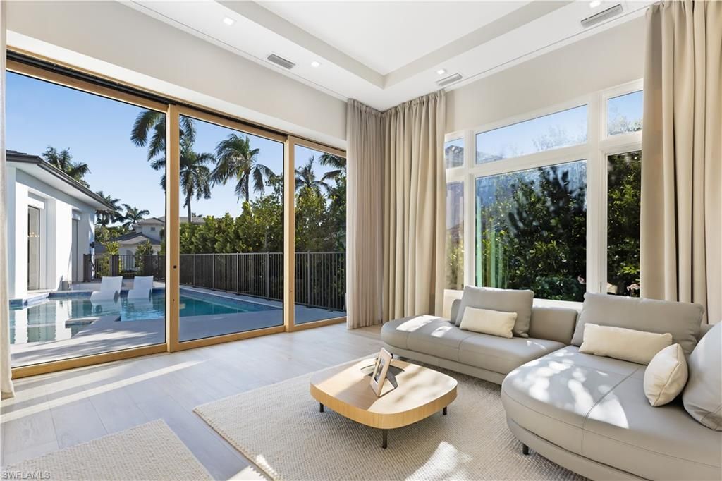 2485 Crayton Rd, Naples, FL 34103 Photo