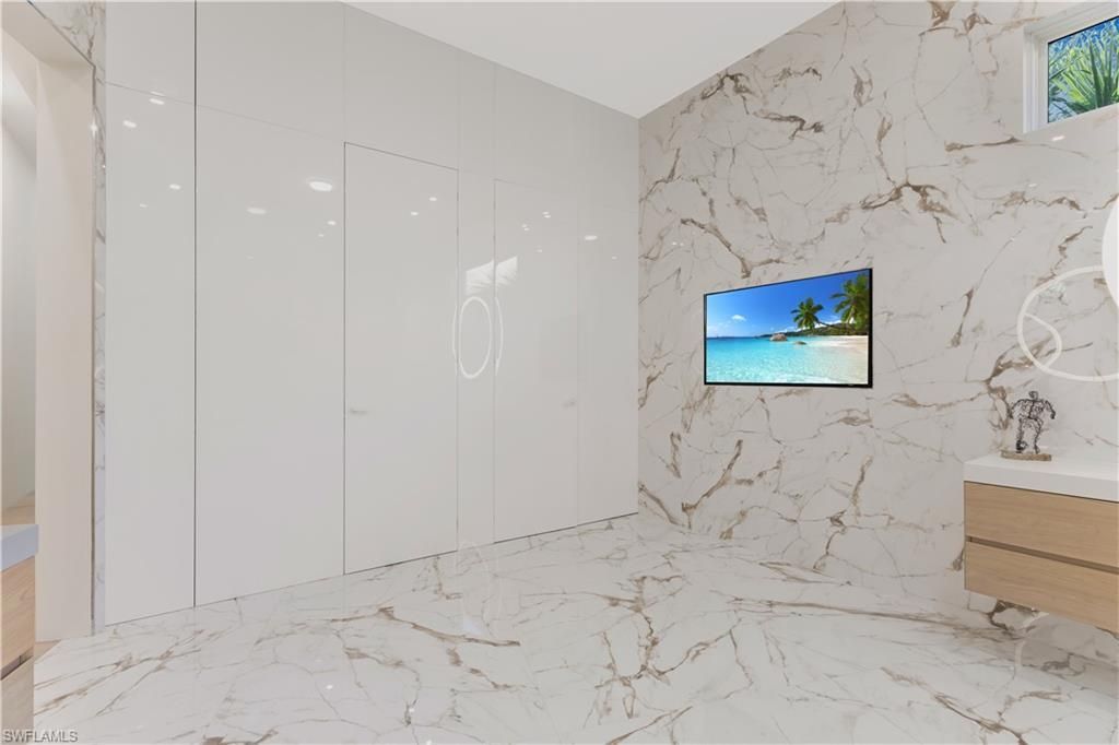 2485 Crayton Rd, Naples, FL 34103 Photo