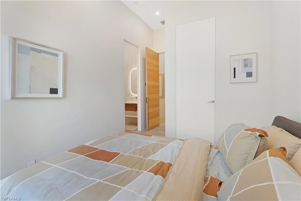 2485 Crayton Rd, Naples, FL 34103 Photo