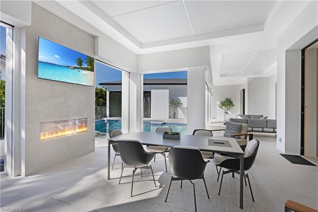 2485 Crayton Rd, Naples, FL 34103 Photo