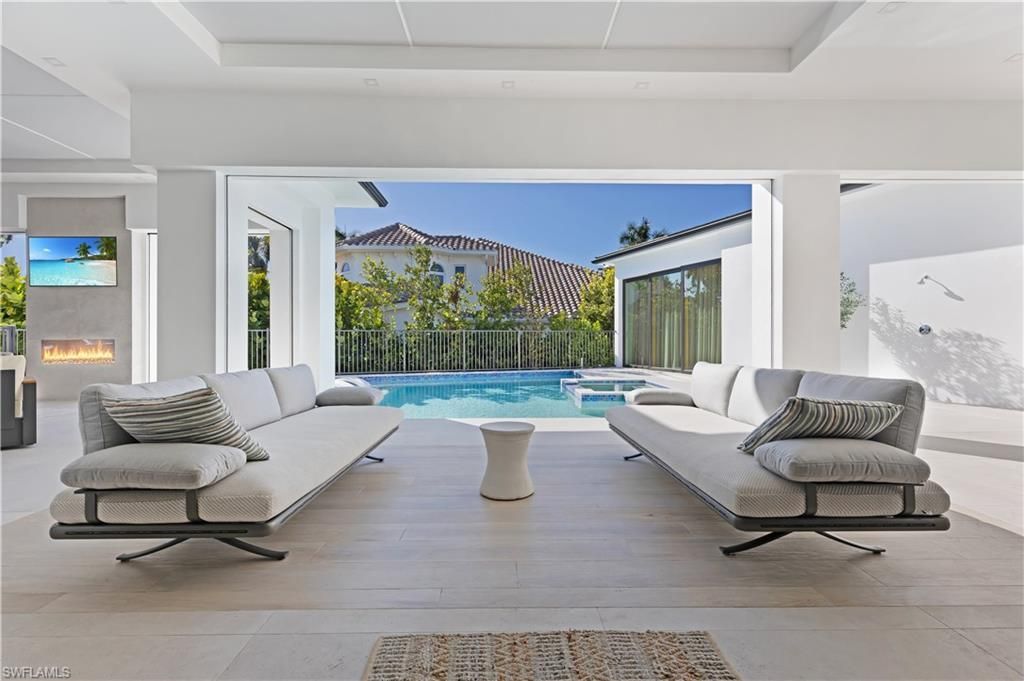 2485 Crayton Rd, Naples, FL 34103 Photo