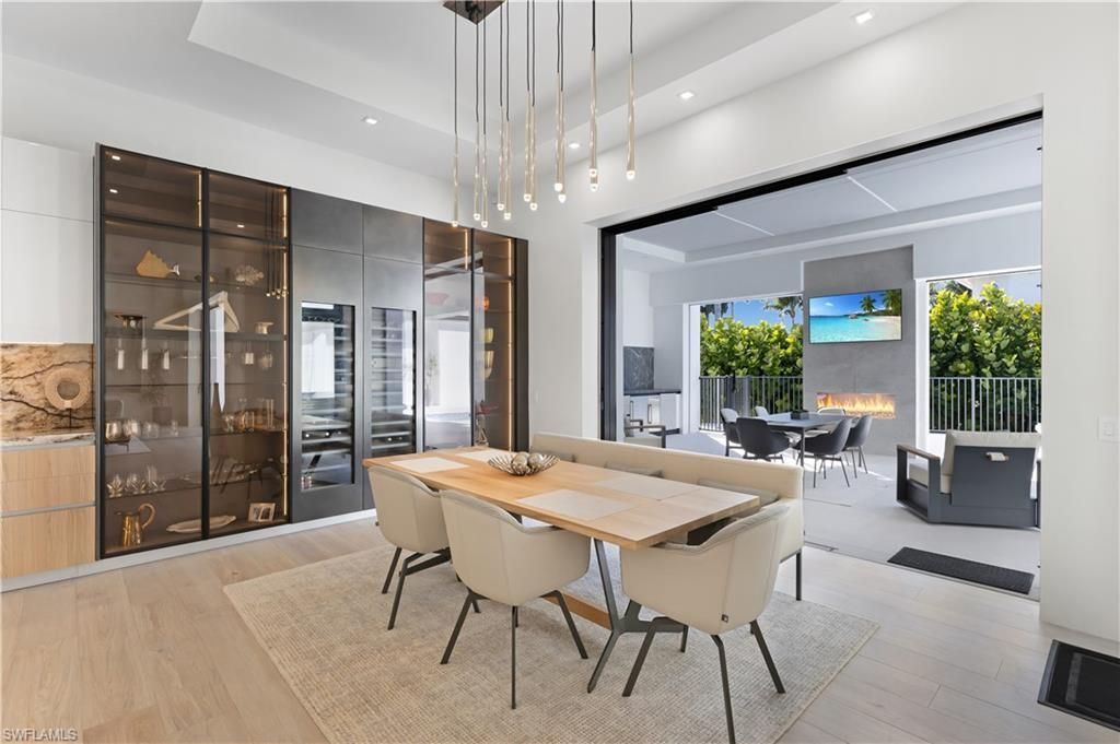 2485 Crayton Rd, Naples, FL 34103 Photo