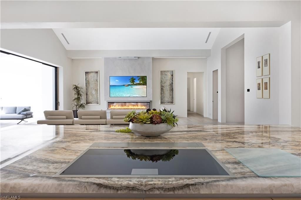 2485 Crayton Rd, Naples, FL 34103 Photo