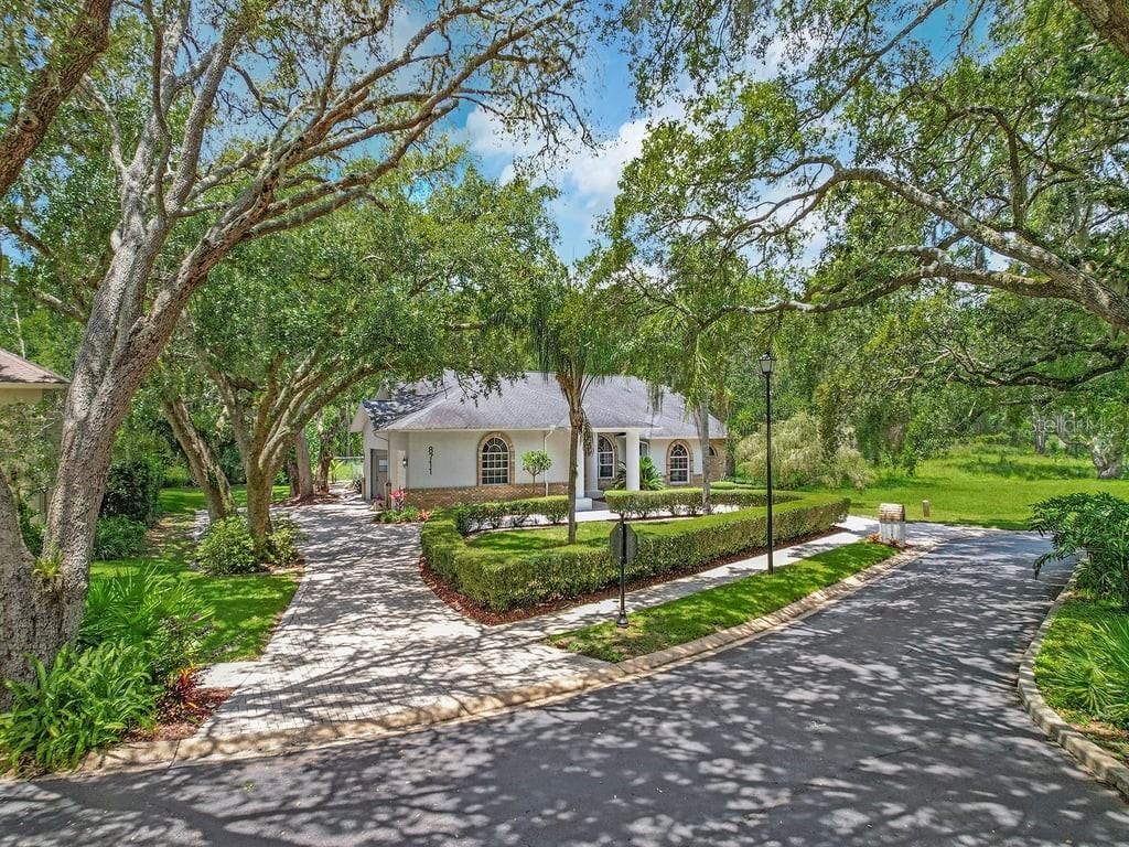 8711 Crescent Forest Boulevard, New Port Richey, FL 34654 Photo