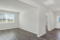 475 Leathertree Lane photo 4