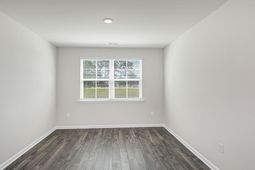 475 Leathertree Lane photo 4