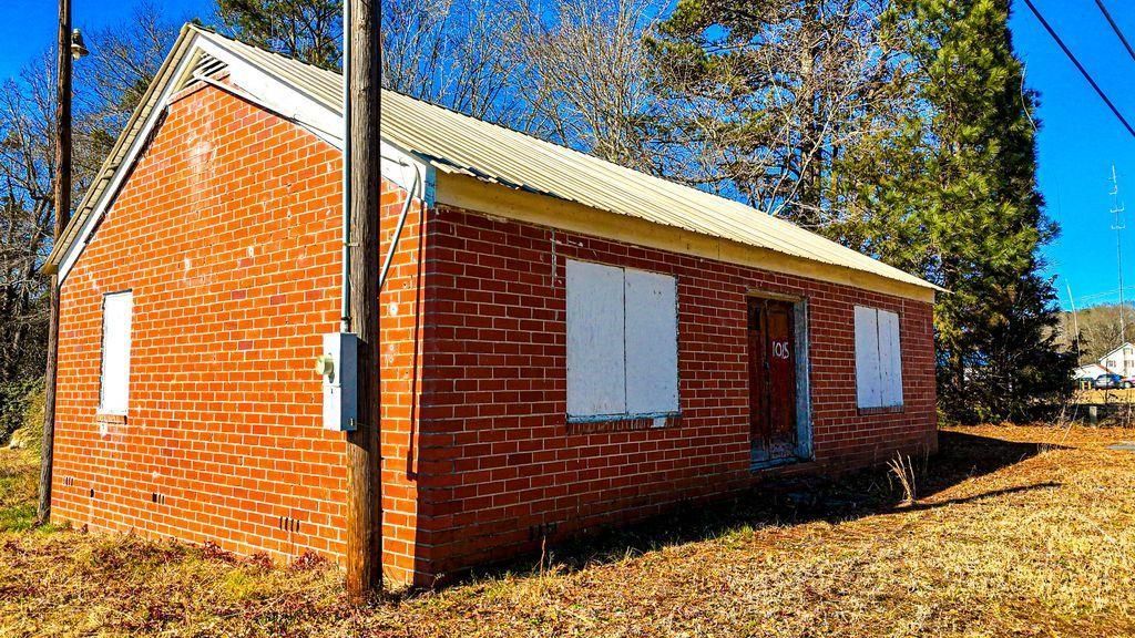 1013 Veterans Parkway, Barnesville, GA 30204 Main Photo
