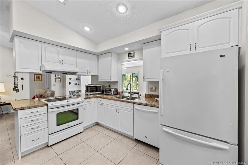 571 NE Town Terrace, Jensen Beach, FL 34957 Photo