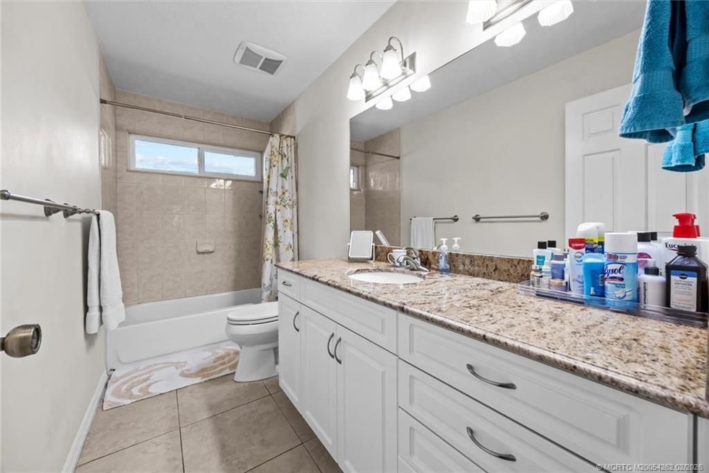 571 NE Town Terrace, Jensen Beach, FL 34957 Photo