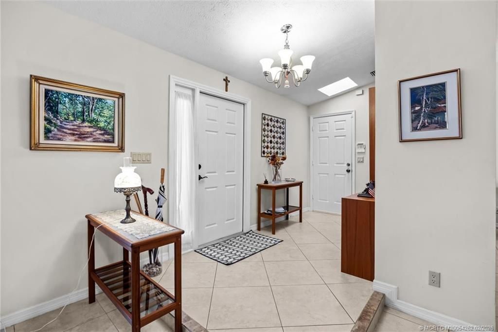 571 NE Town Terrace, Jensen Beach, FL 34957 Photo