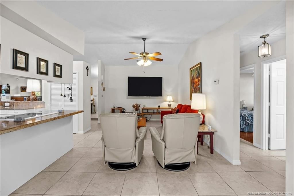 571 NE Town Terrace, Jensen Beach, FL 34957 Photo