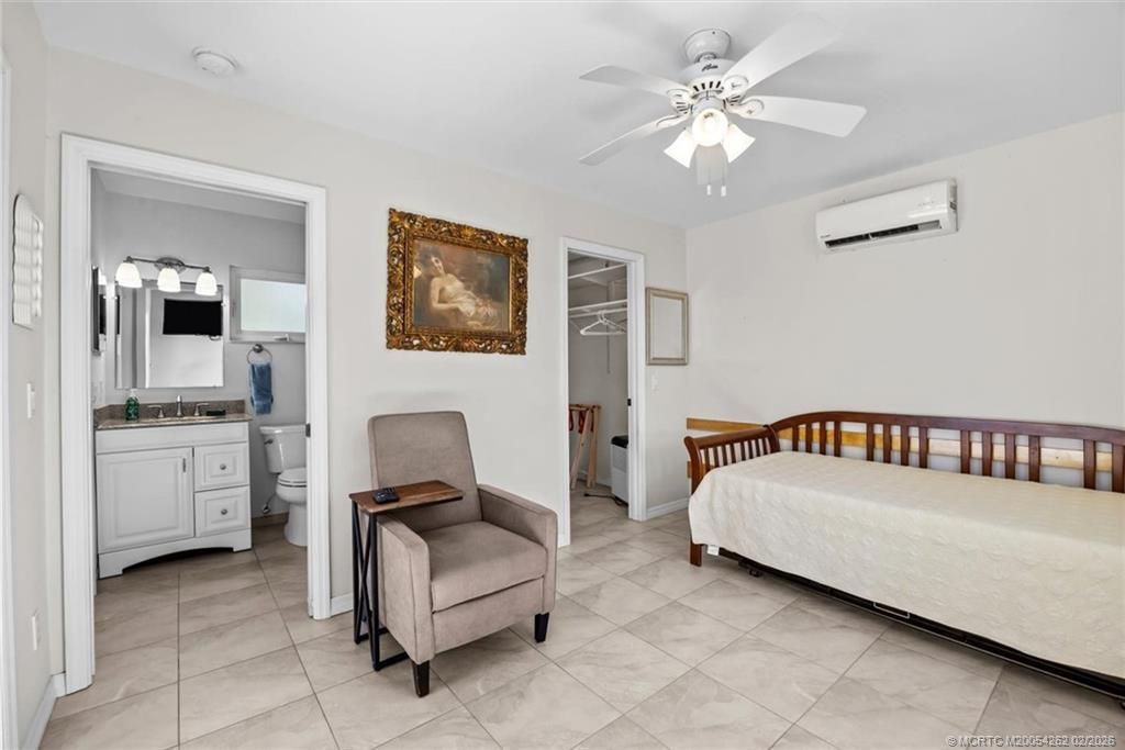571 NE Town Terrace, Jensen Beach, FL 34957 Photo