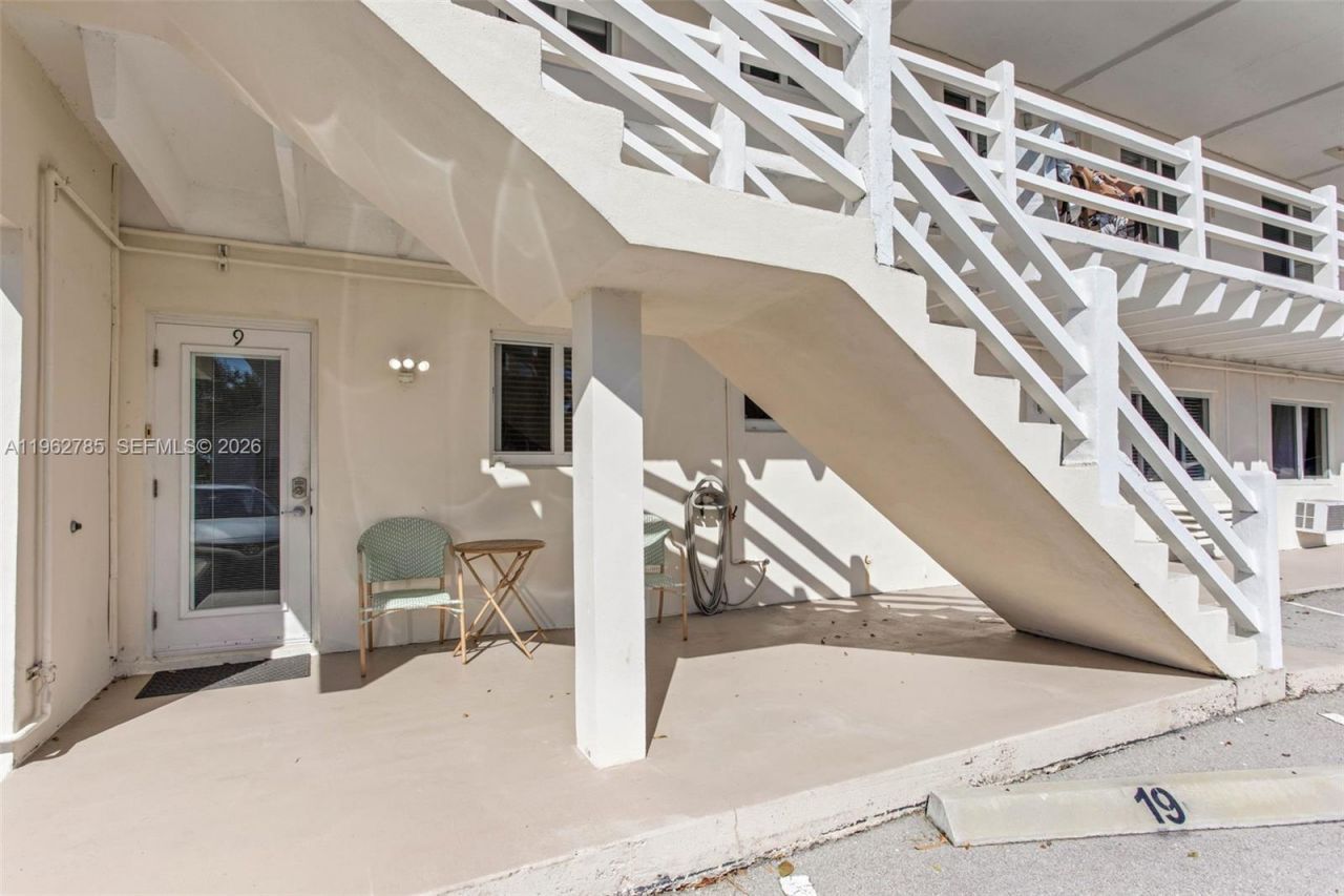 1446 Hayes St , Unit 9, Hollywood, FL 33020 Photo