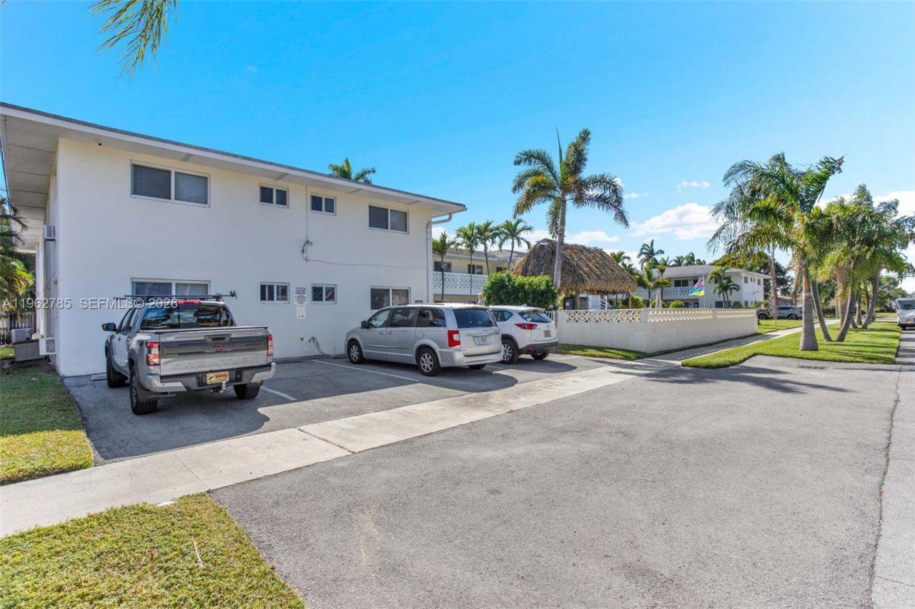 1446 Hayes St , Unit 9, Hollywood, FL 33020 Photo