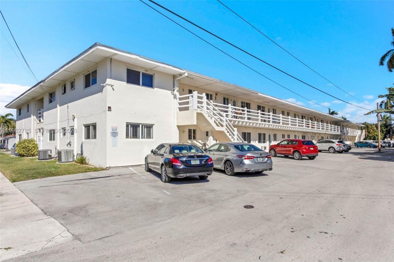 1446 Hayes St , Unit 9, Hollywood, FL 33020 Photo