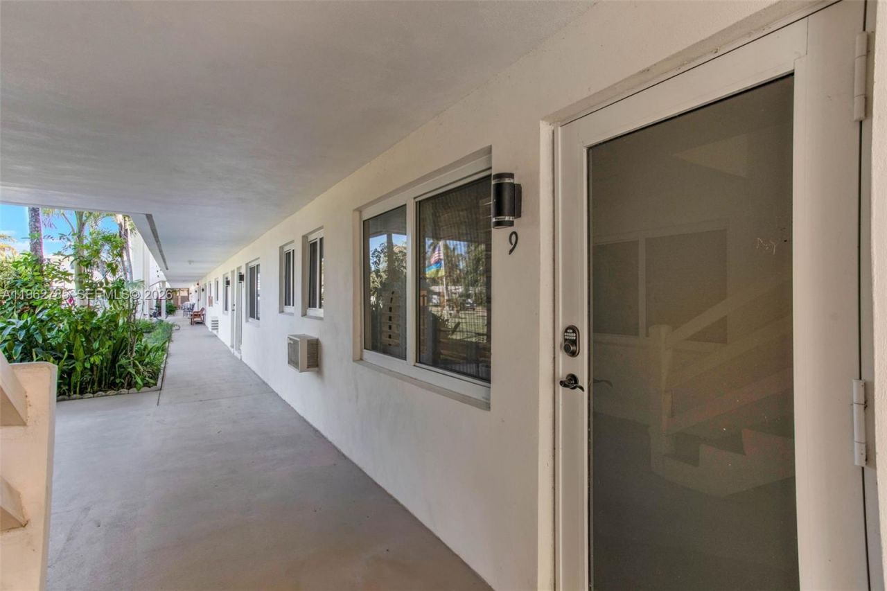 1446 Hayes St , Unit 9, Hollywood, FL 33020 Photo