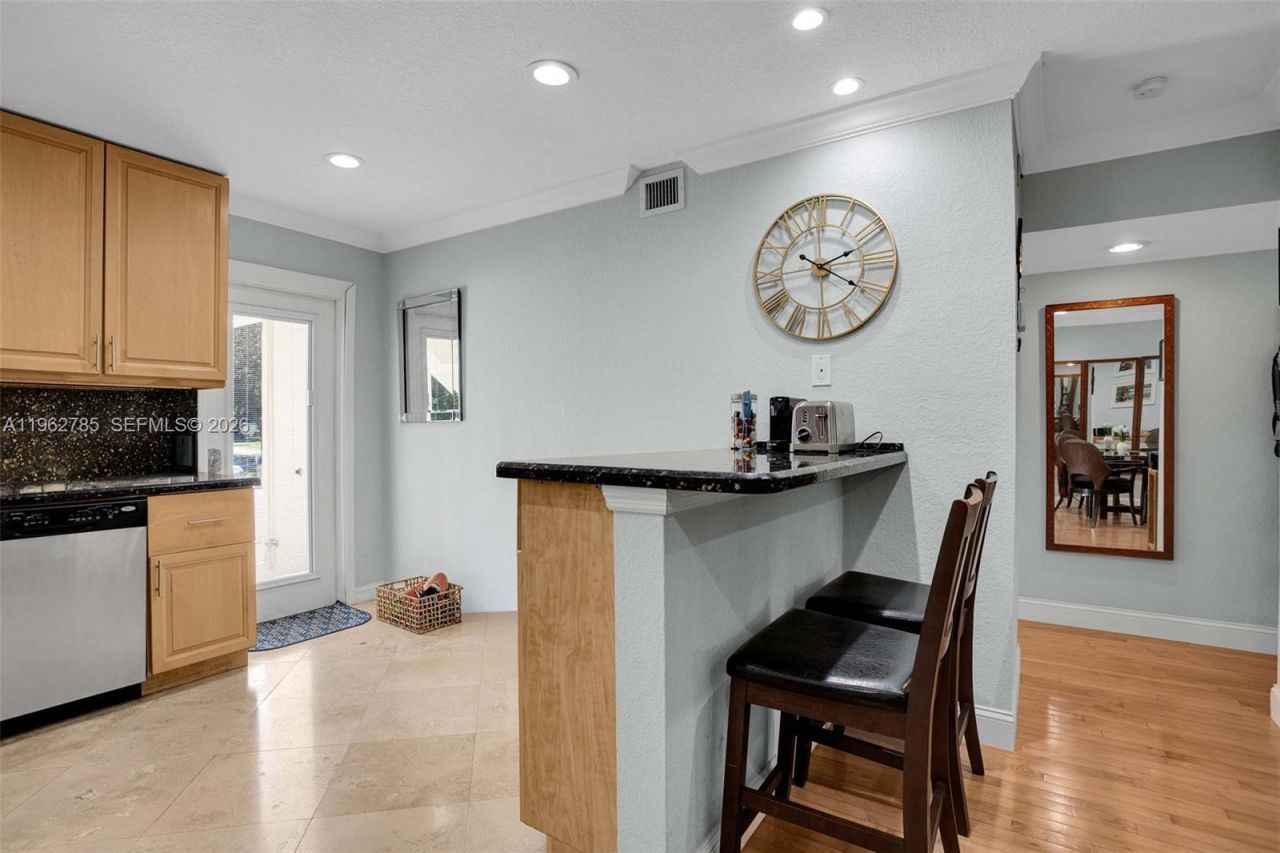 1446 Hayes St , Unit 9, Hollywood, FL 33020 Photo