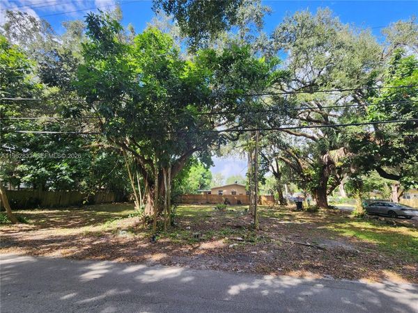 16330 NE 5th Ave , Miami, FL 33162