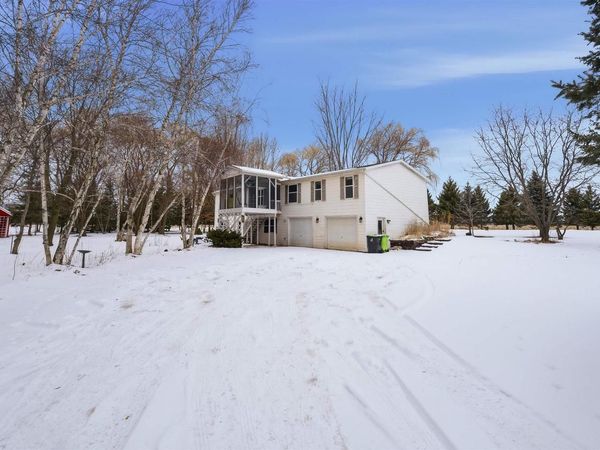7707 QUIGLEY ROAD, Omro, WI 54963