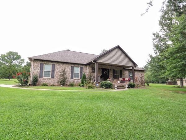 158 Daniel, Tupelo, MS 38801