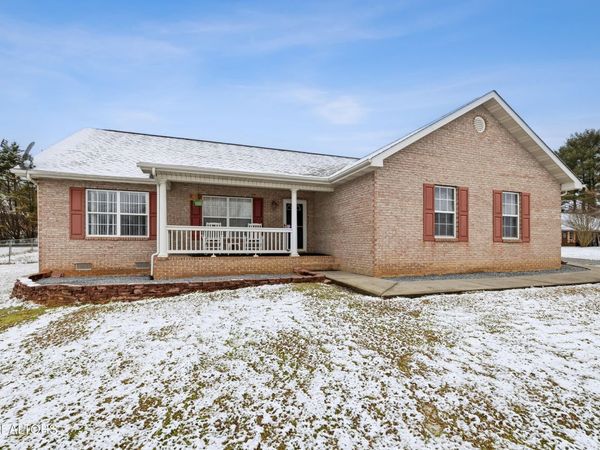 704 Pointe South Drive, Walland, TN 37886