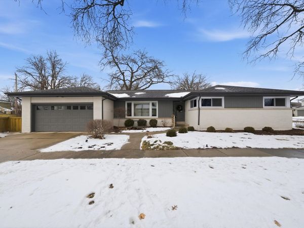 101 W Jackson Street, Elmhurst, IL 60126