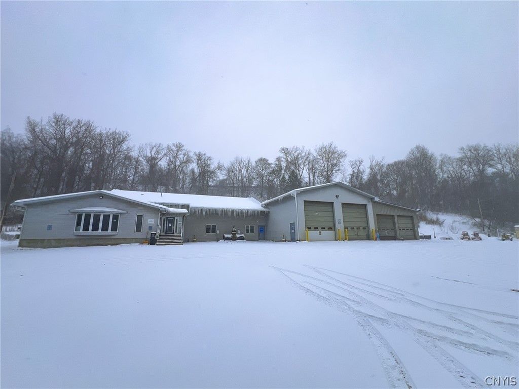 425 Old Macedon Center Road, Fairport, NY 14450 Main Photo