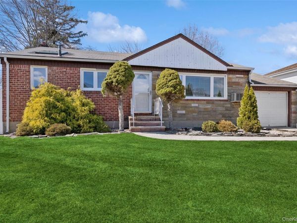 31 Evelyn Lane, Syosset, NY 11791