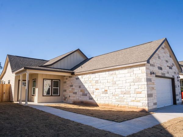 315 String Prairie WAY, Smithville, TX 78957