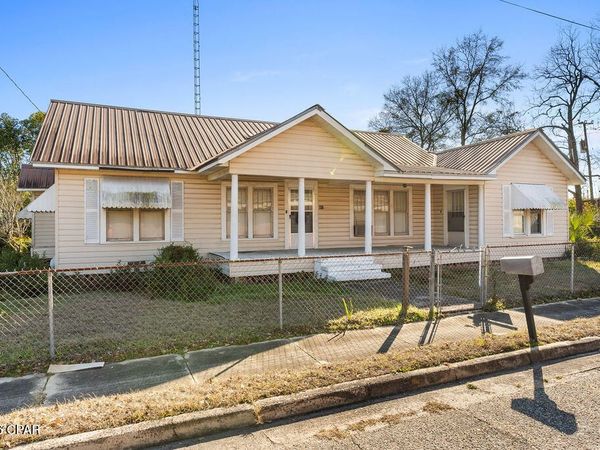 987 7th Avenue , Graceville, FL 32440