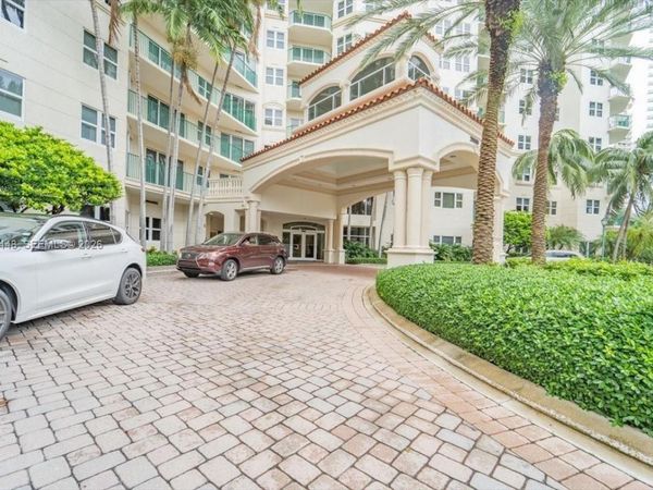 20000 E Country Club Dr, Unit 409, Aventura, FL 33180