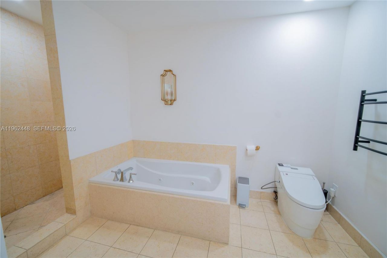 20000 E Country Club Dr, Unit 409, Aventura, FL 33180 Photo