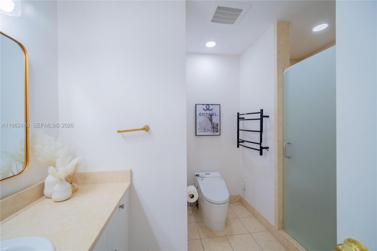 20000 E Country Club Dr, Unit 409, Aventura, FL 33180 Photo