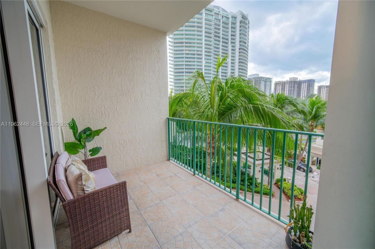 20000 E Country Club Dr, Unit 409, Aventura, FL 33180 Photo