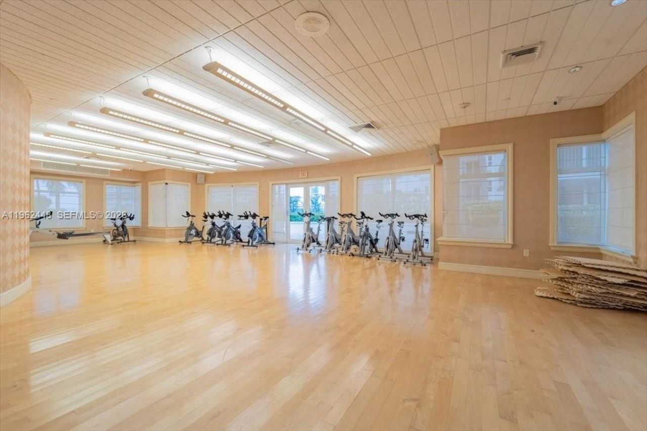 20000 E Country Club Dr, Unit 409, Aventura, FL 33180 Photo