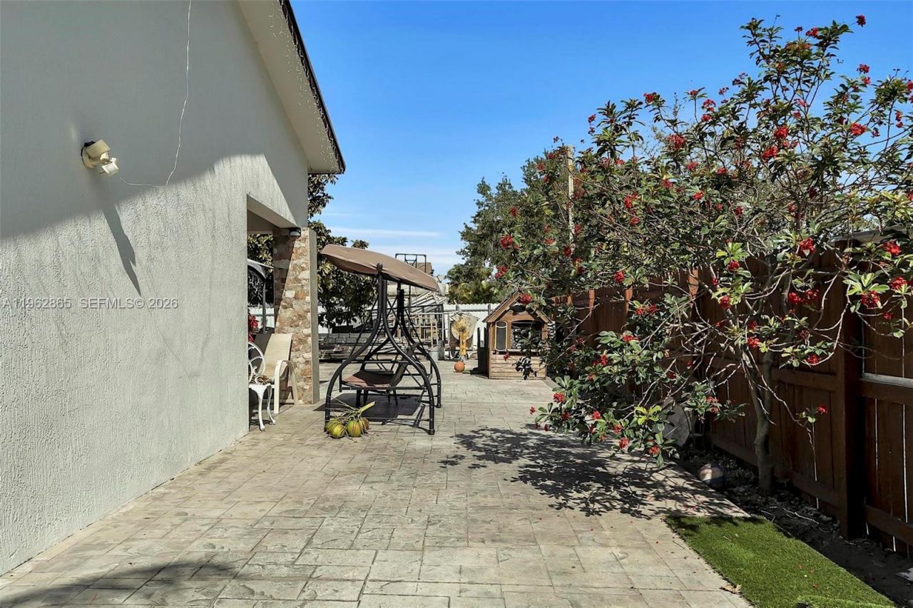 12201 SW 194th Ter, Miami, FL 33177 Photo