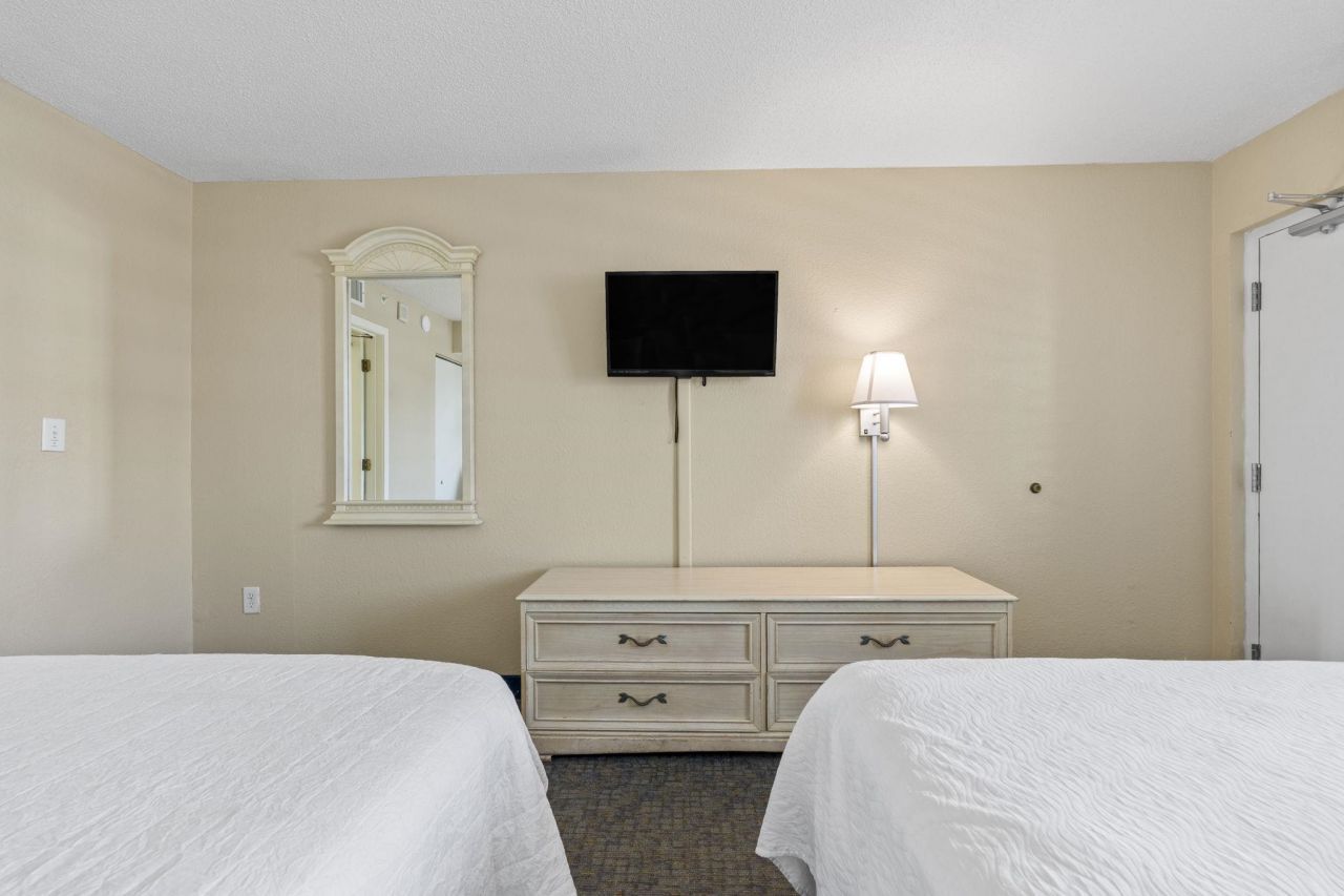 201 77th Ave. N Photo 6